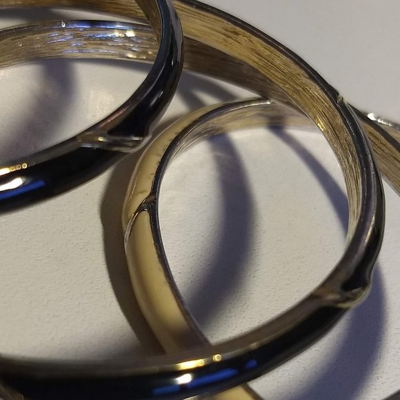 3/$25 vintage 80s 'gold' cream black enamel bangle set EUC - Picture 5 of 11